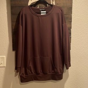 Basic light weight sweater with pocket detail